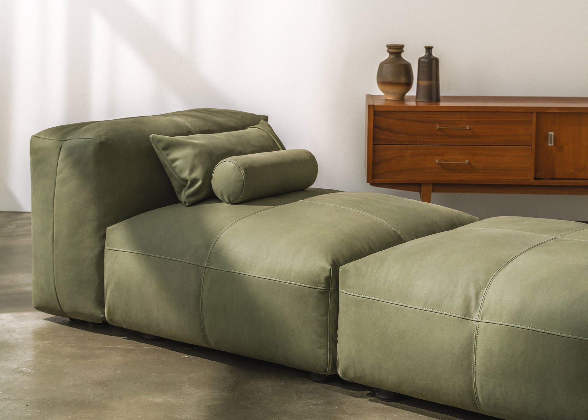vetsak®-Two Seat Lounge Sofa L Leather light olive